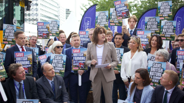 Conservatives host rally to back farmers 